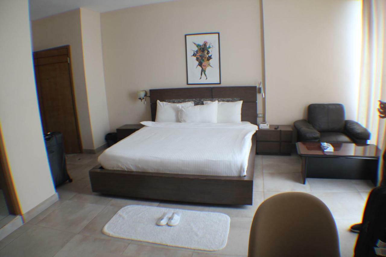 Murex Plaza Hotel & Suites モンロビア エクステリア 写真